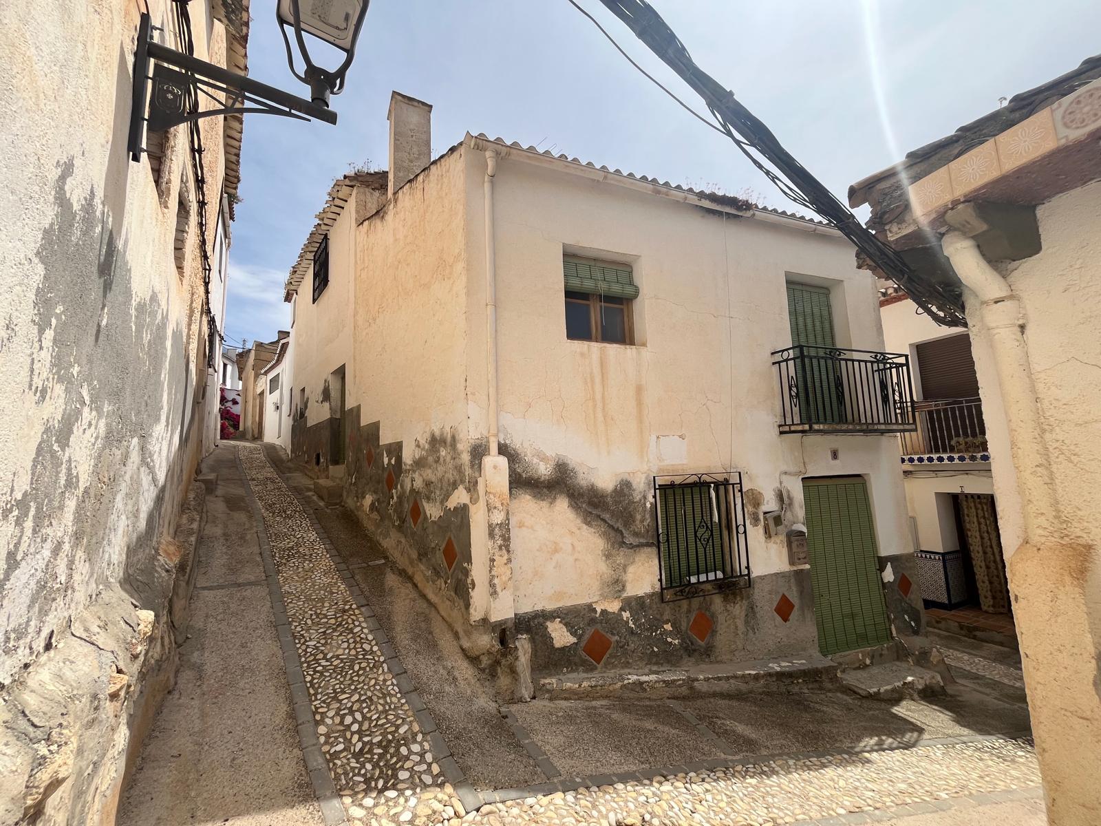 SALERES casa de pueblo