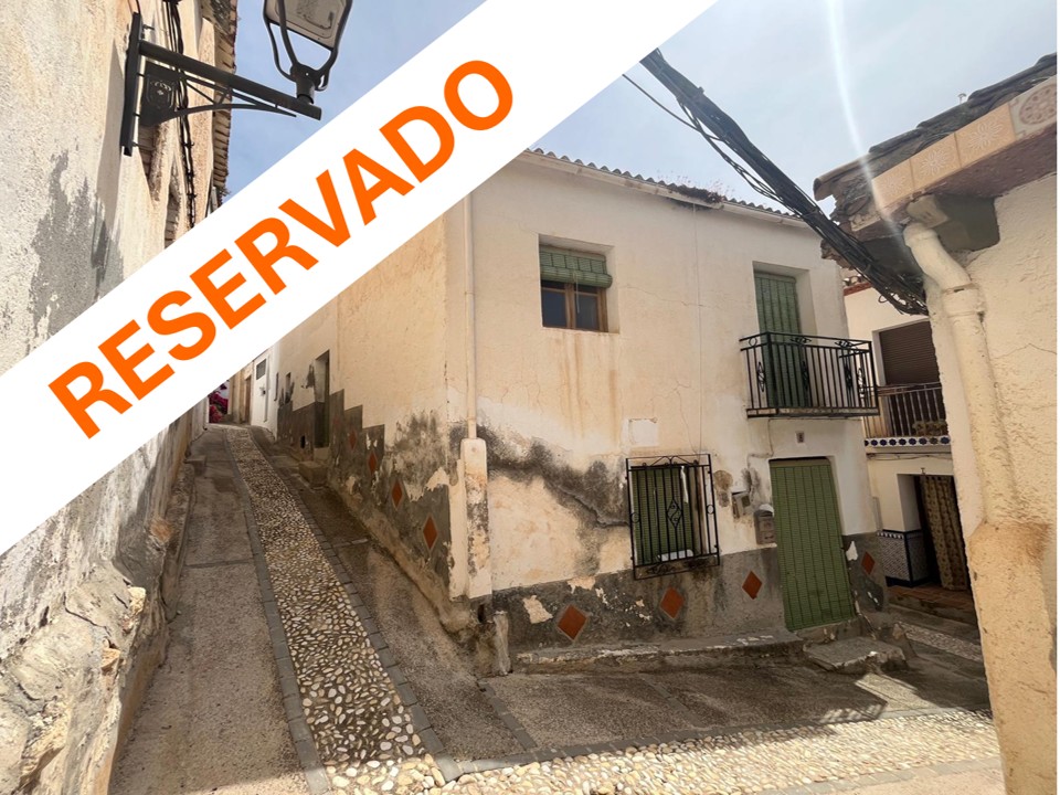 SALERES casa de pueblo
